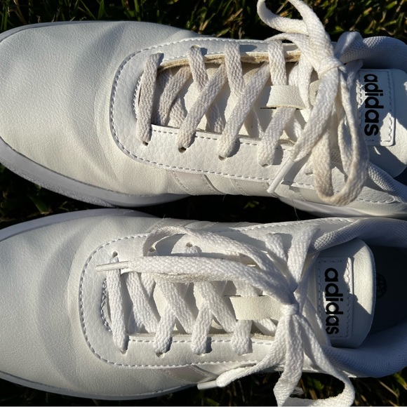 SOLD Adidas court platform women’s sneaker size 8. - Picture 10 of 13